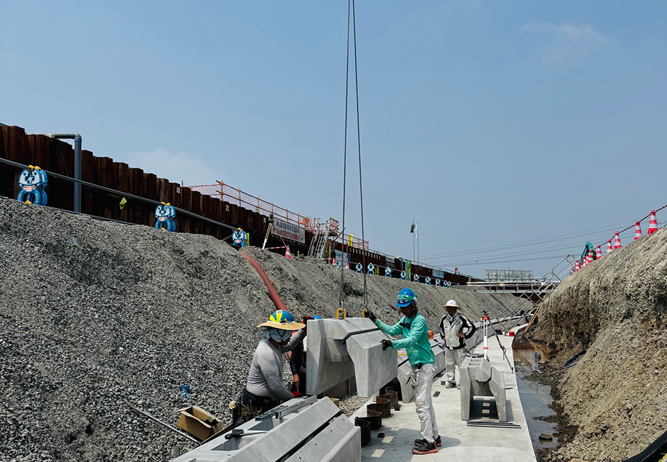 護岸基礎工　基礎ブロック据付