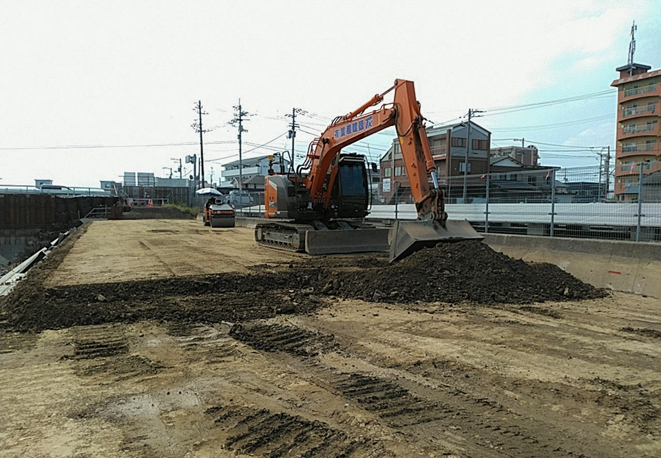 河川土工　路体盛土