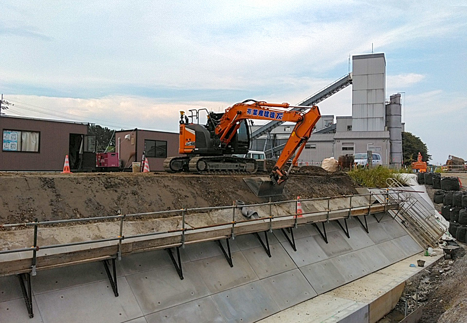 河川土工　法面整形