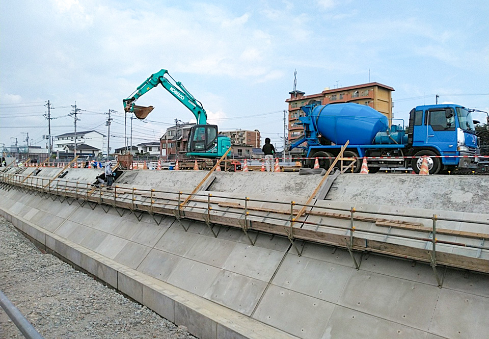 擁壁護岸工　プレキャスト擁壁