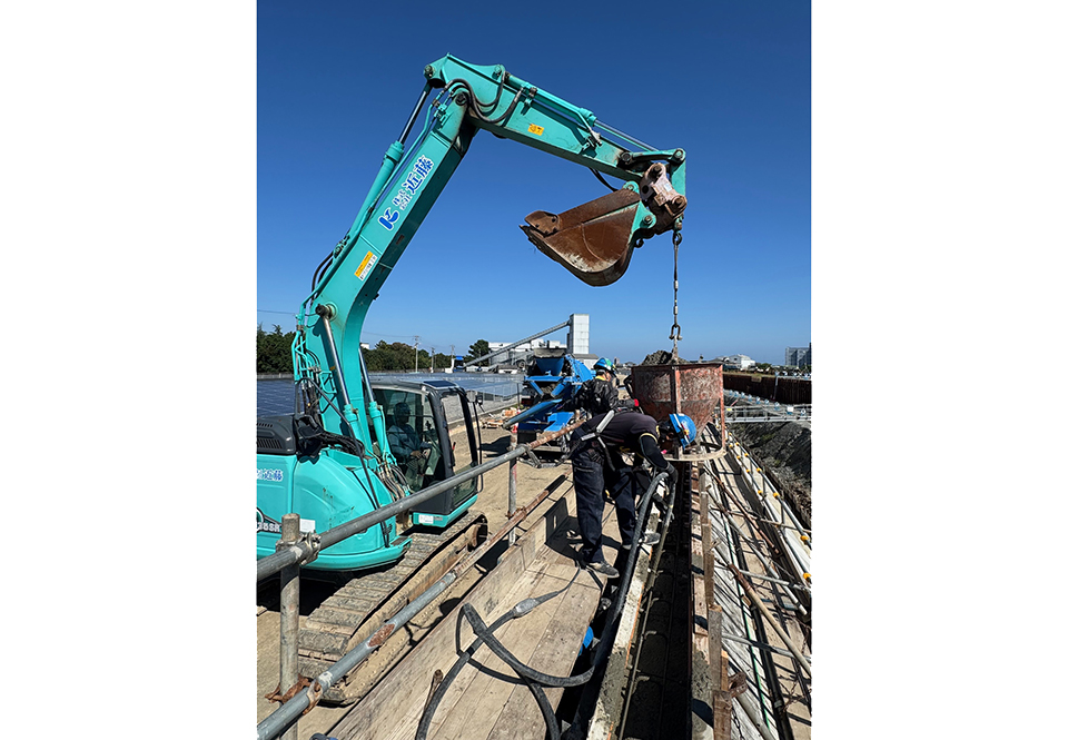 場所打擁壁工　コンクリート打設状況